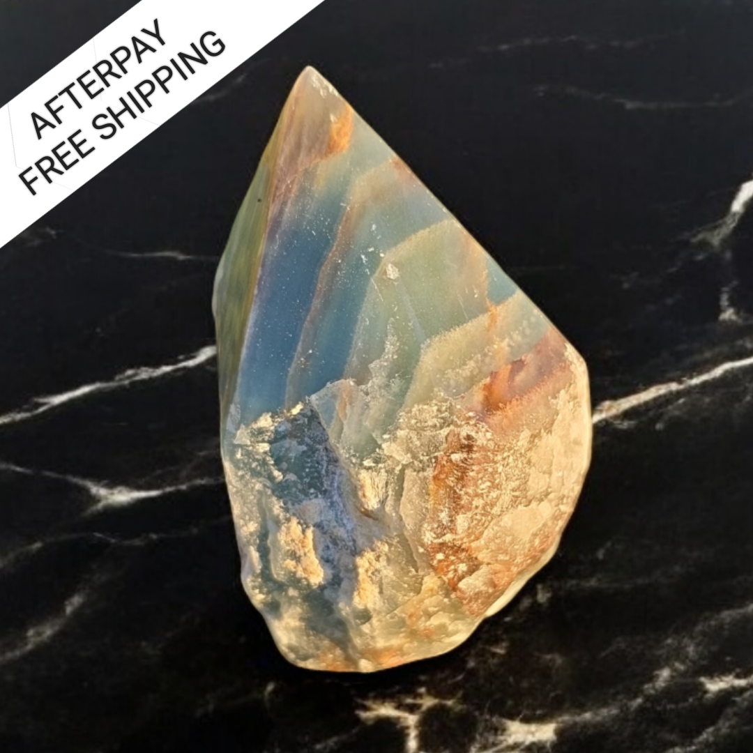 Blue Onyx polished point base cut